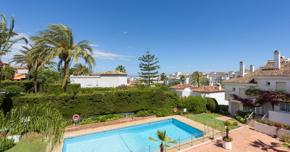 Geschakelde woning in Nueva Andalucía, Nueva Andalucía, 2/12