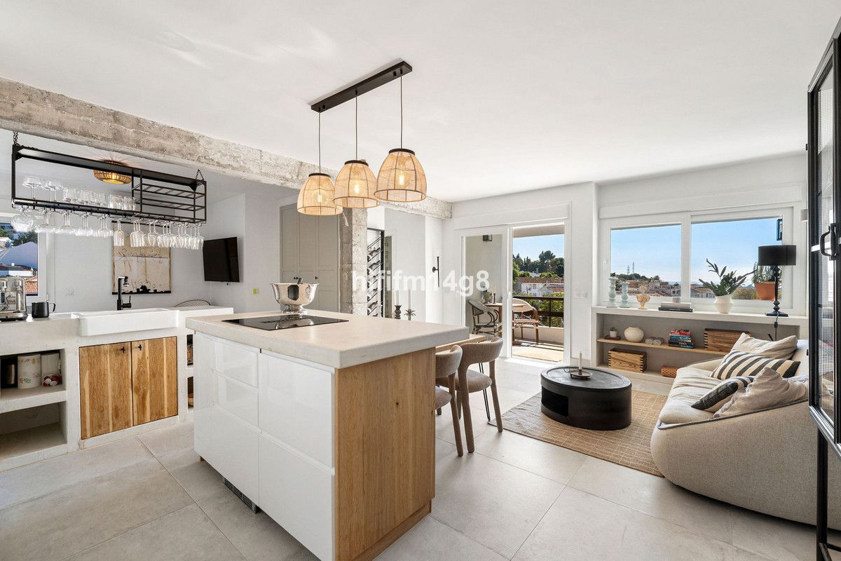 Middle Floor Apartment in La Campana, La Campana, 1/12