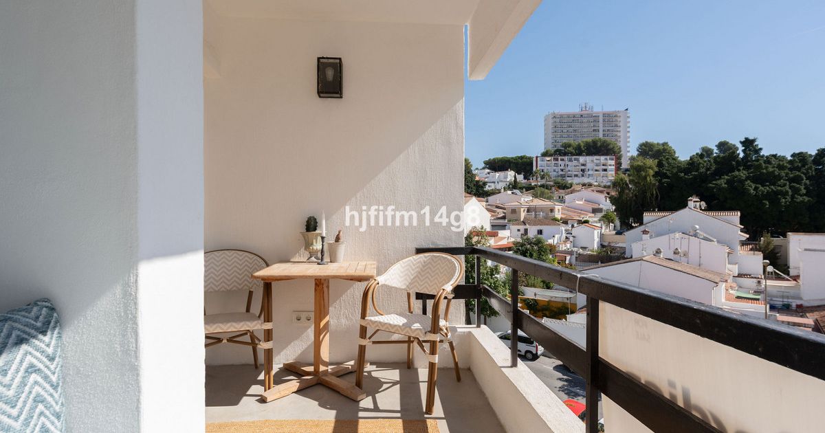 Middle Floor Apartment in La Campana, La Campana, 4/12
