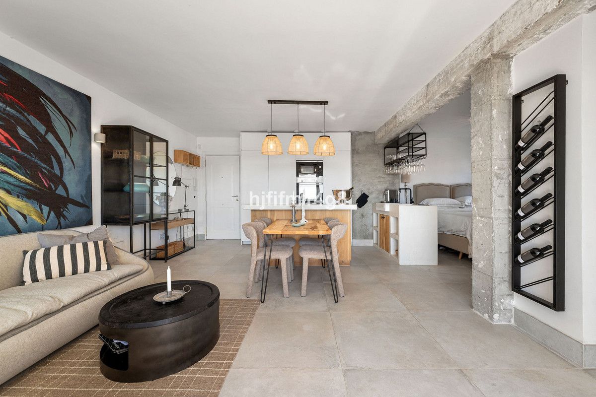 Middle Floor Apartment in La Campana, La Campana, 5/12