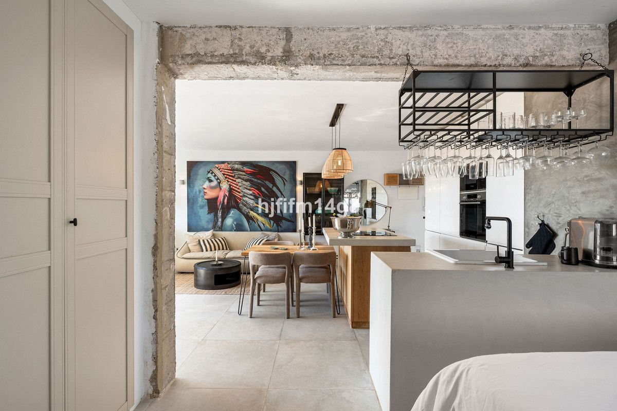 Middle Floor Apartment in La Campana, La Campana, 8/12