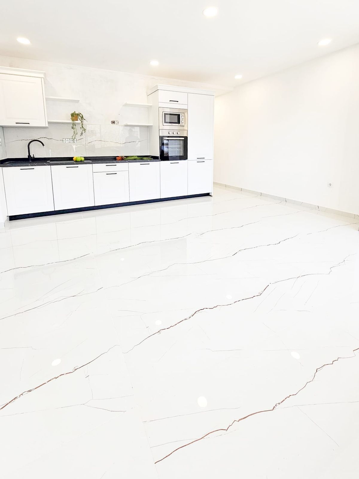 Appartement en étage intermédiaire à Marbella, Marbella, 1/12