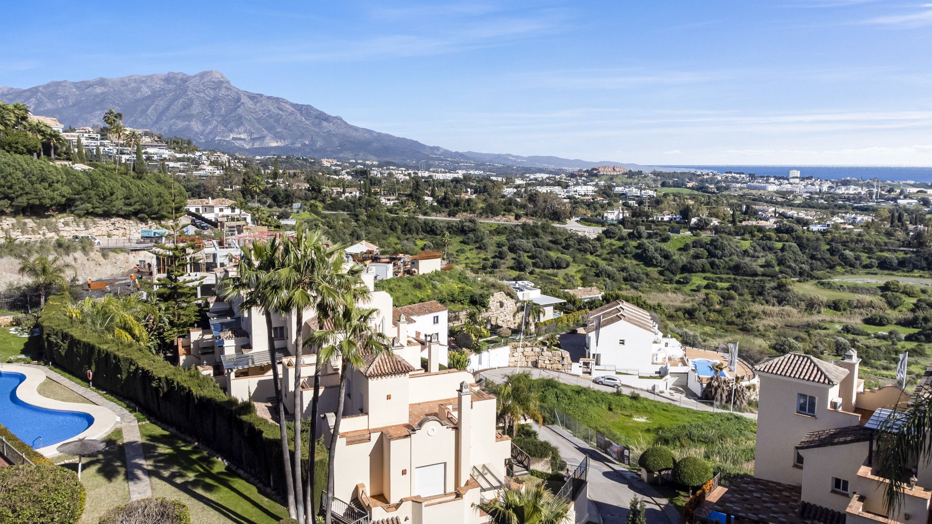 Penthouse in Benahavis, Puerto del Almendro, Benahavis, 1/12