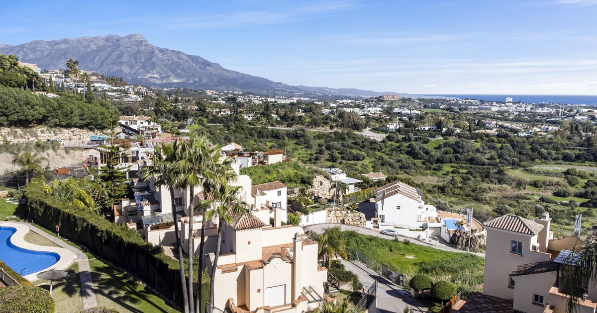 Penthouse in Benahavis, Puerto del Almendro, Benahavis, 1/12