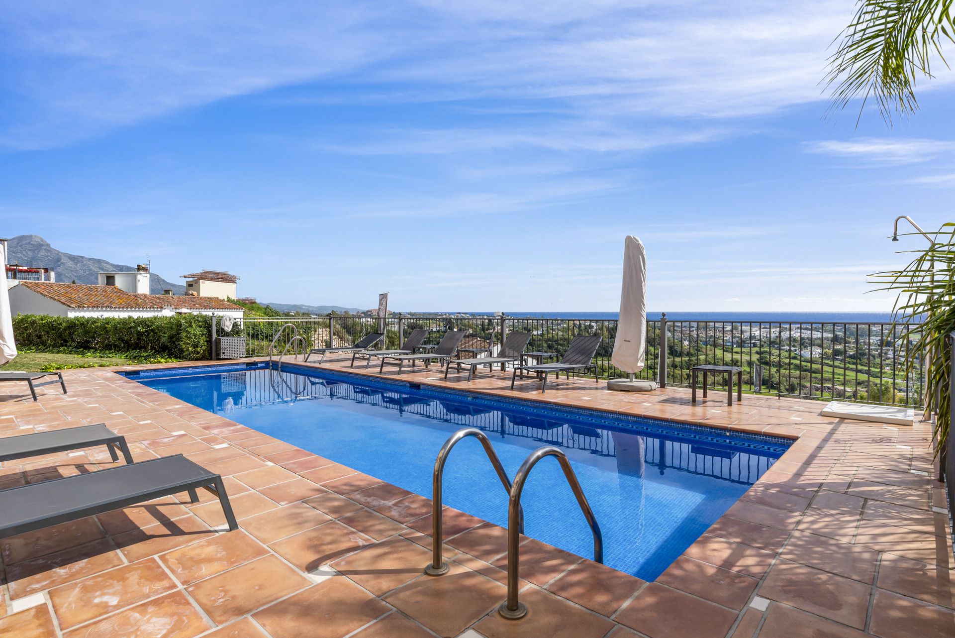 Penthouse in Benahavis, Puerto del Almendro, Benahavis, 2/12