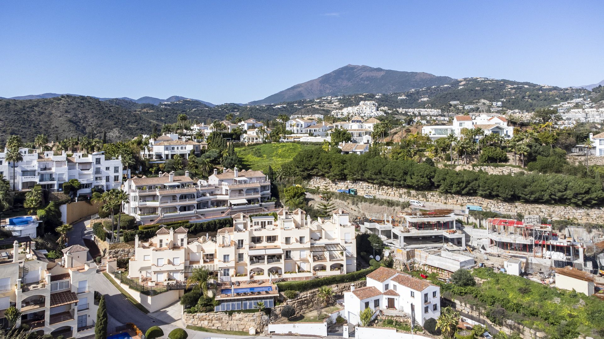 Penthouse in Benahavis, Puerto del Almendro, Benahavis, 7/12