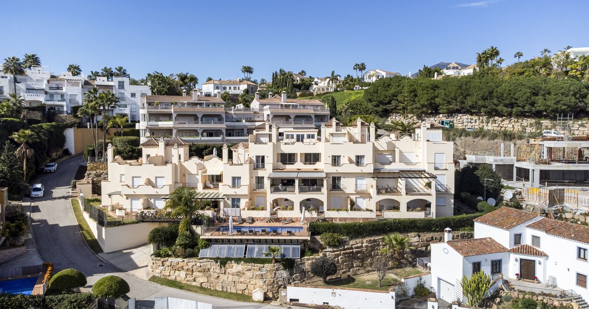 Penthouse in Benahavis, Puerto del Almendro, Benahavis, 8/12
