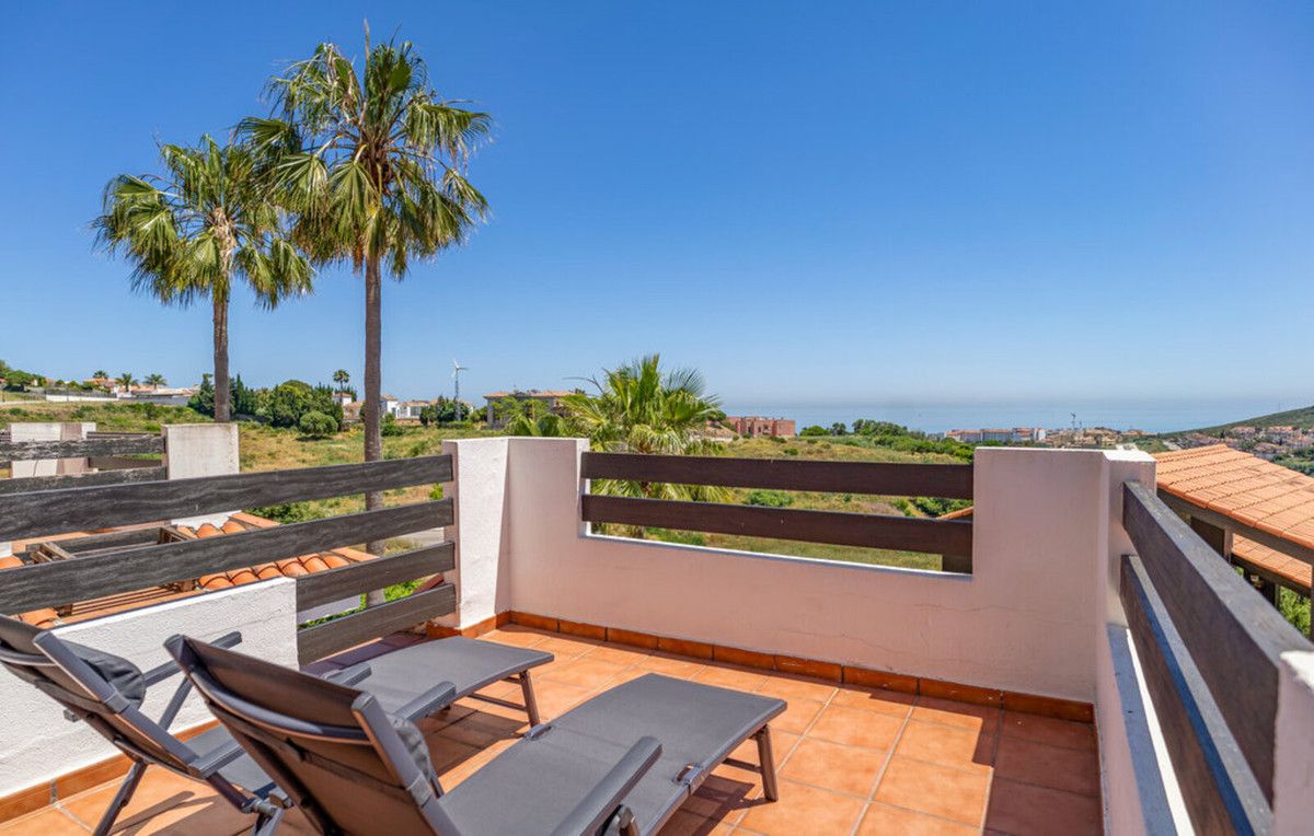 Middle Floor Apartment in La Duquesa, La Duquesa, 1/12