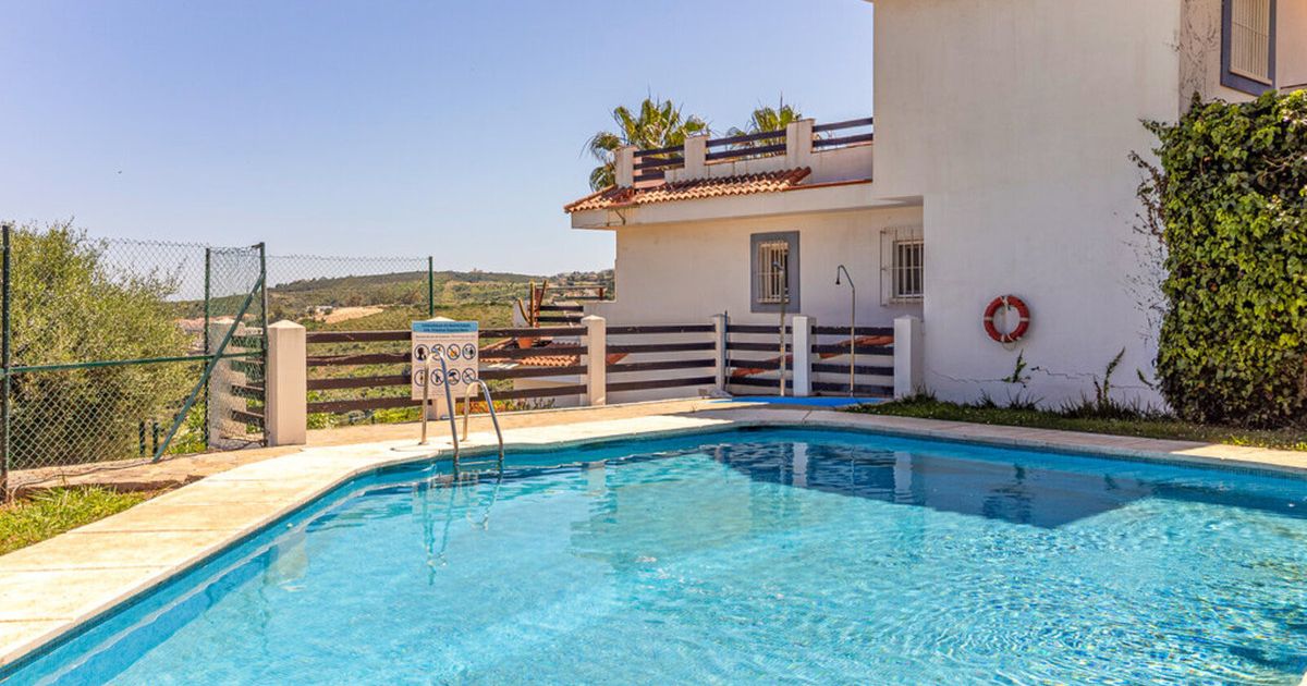 Middle Floor Apartment in La Duquesa, La Duquesa, 2/12