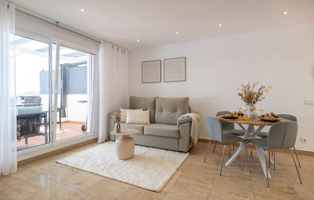 Middle Floor Apartment in La Duquesa, La Duquesa, 11/12