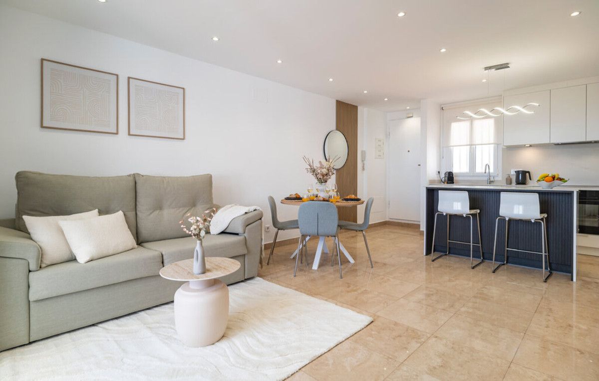 Middle Floor Apartment in La Duquesa, La Duquesa, 4/12