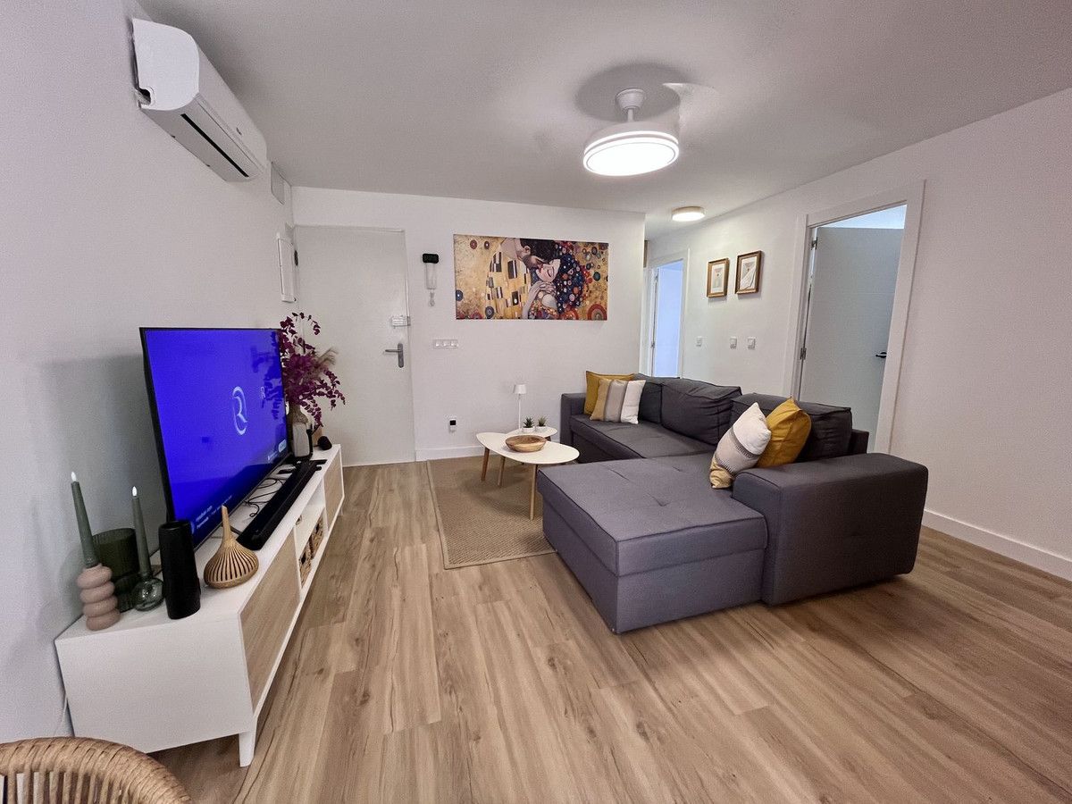 Middle Floor Apartment in Torremolinos, Torremolinos, 2/12