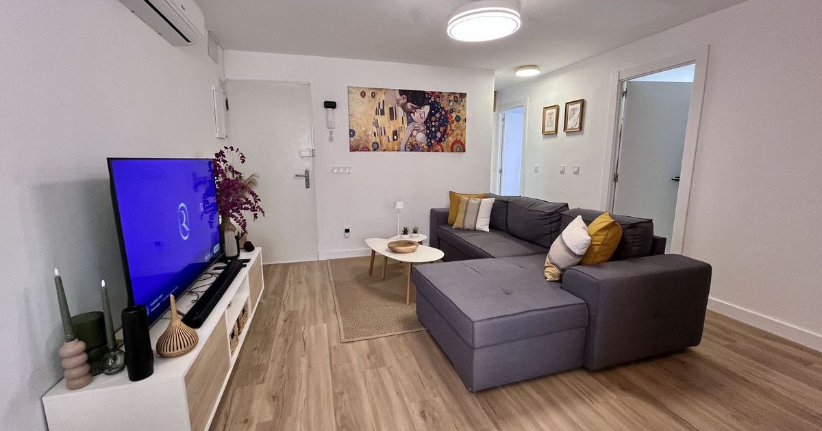 Middle Floor Apartment in Torremolinos, Torremolinos, 2/12