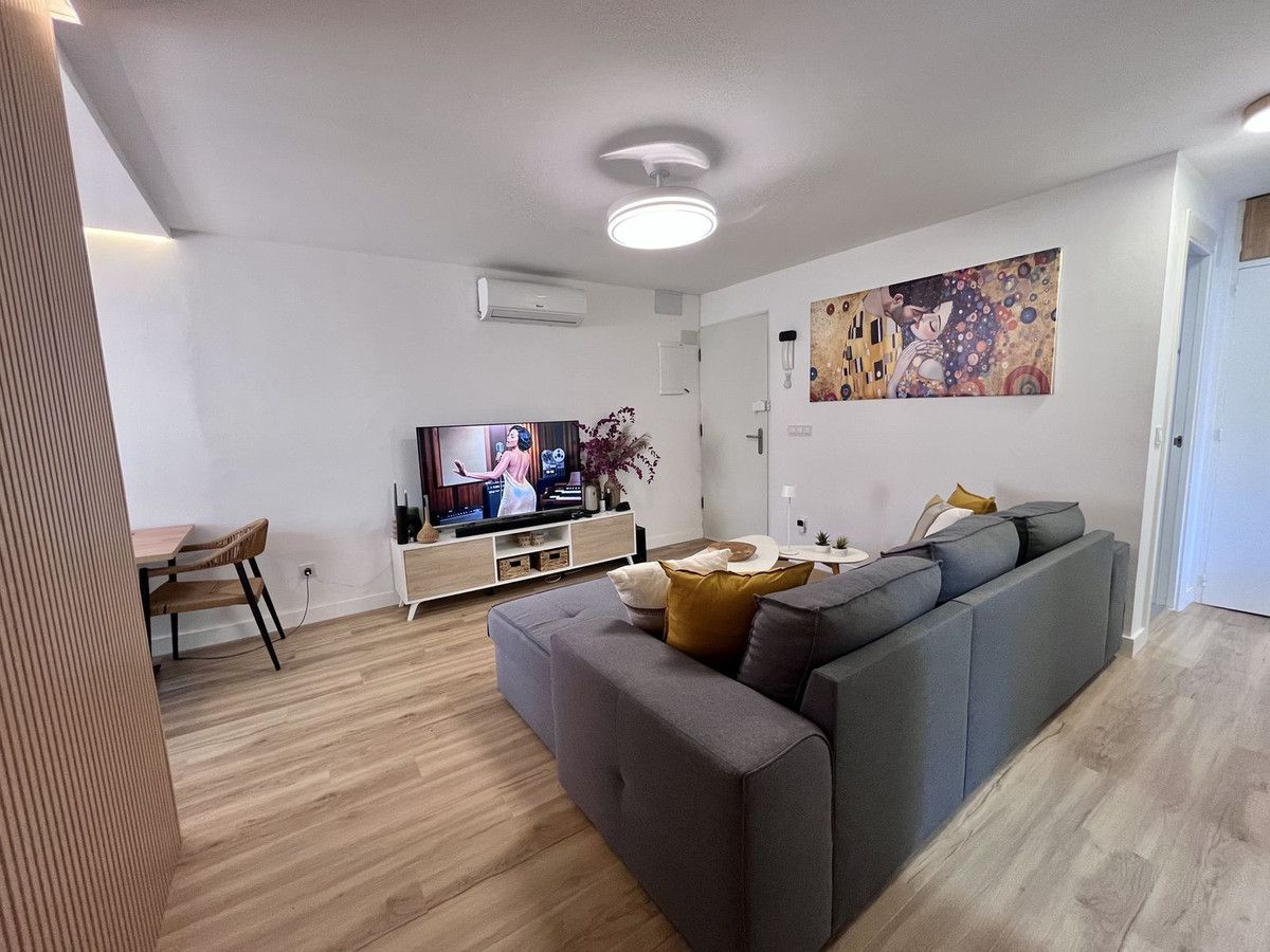 Middle Floor Apartment in Torremolinos, Torremolinos, 11/12