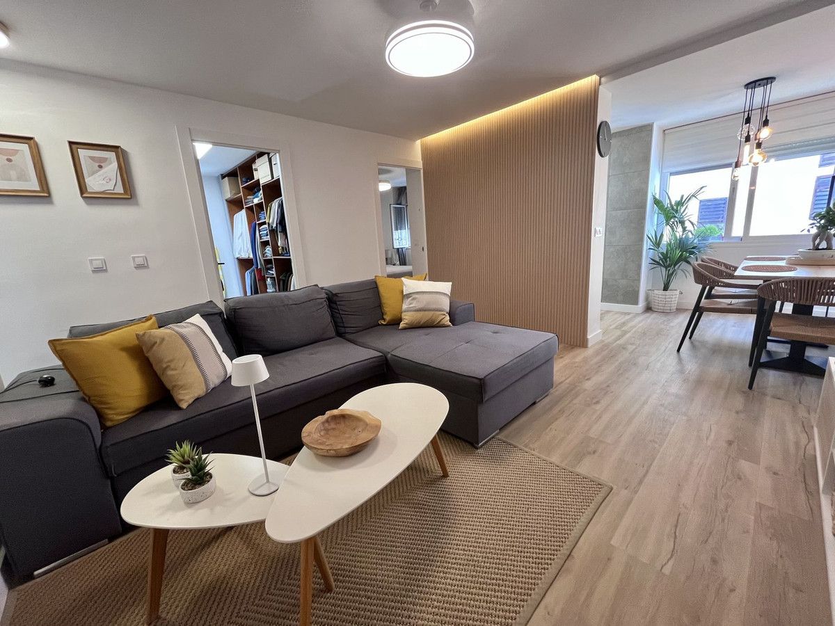 Middle Floor Apartment in Torremolinos, Torremolinos, 12/12