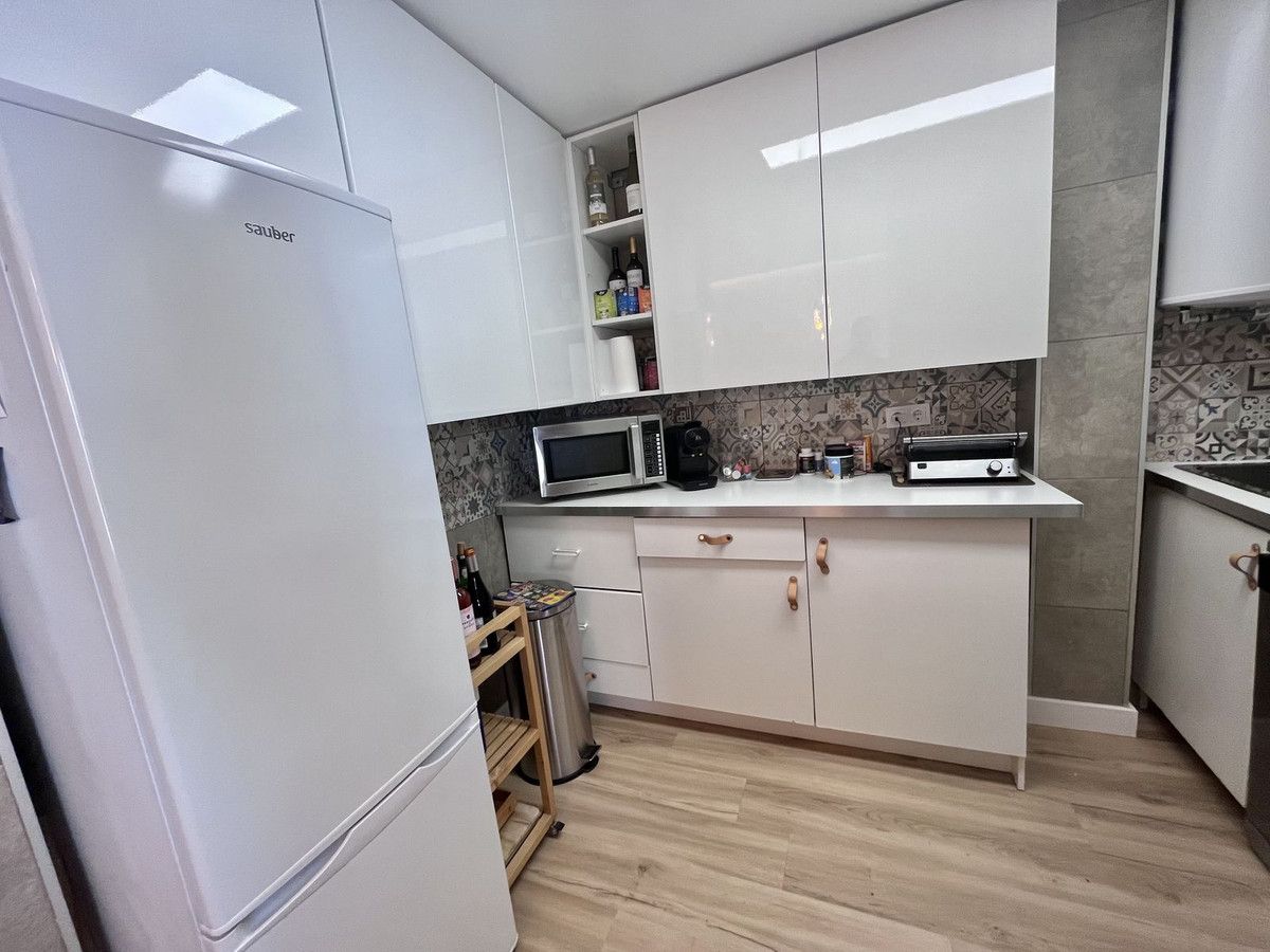 Middle Floor Apartment in Torremolinos, Torremolinos, 4/12