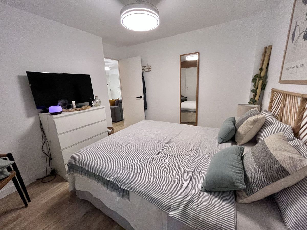 Middle Floor Apartment in Torremolinos, Torremolinos, 6/12