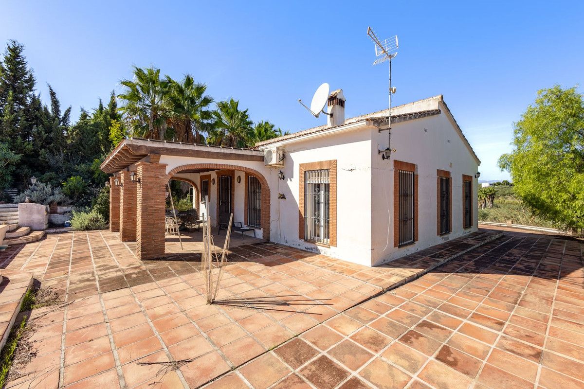 Detached Villa in Coín, Coín, 3/12
