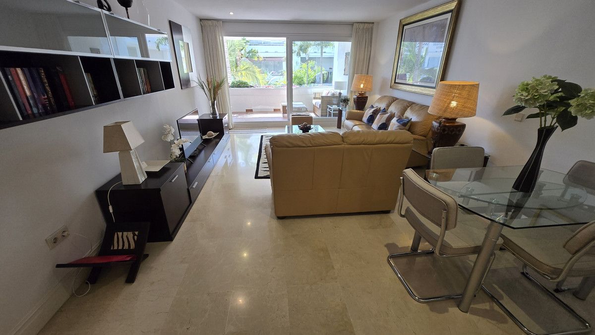 Middle Floor Apartment in The Golden Mile, The Golden Mile, 10/12