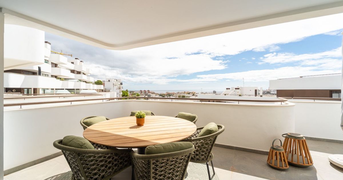 Квартира на среднем этаже в Estepona, Estepona, 3/12