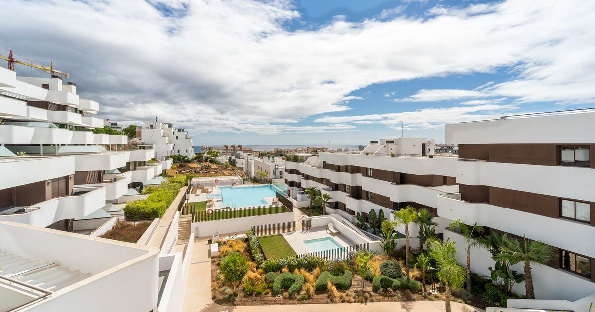 Квартира на среднем этаже в Estepona, Estepona, 9/12