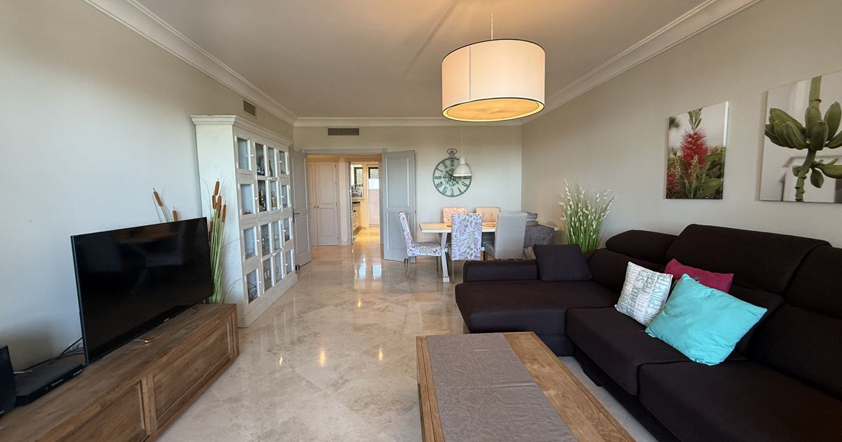 Appartement op de middelste verdieping in Casares, Casares, 5/12