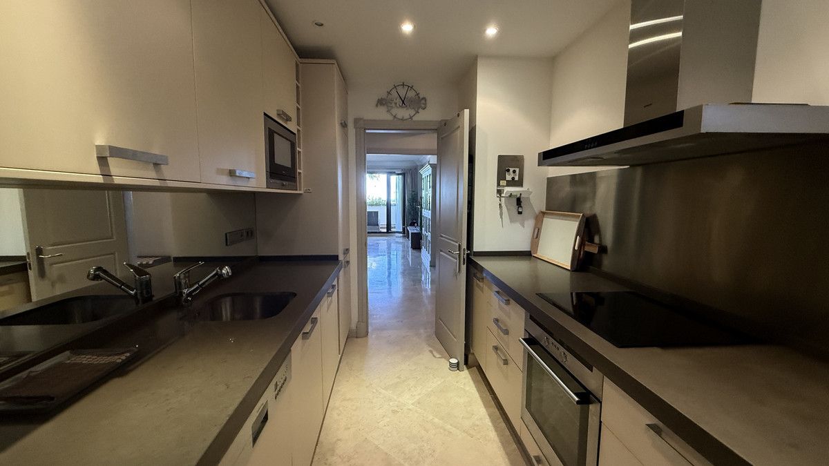 Appartement op de middelste verdieping in Casares, Casares, 6/12