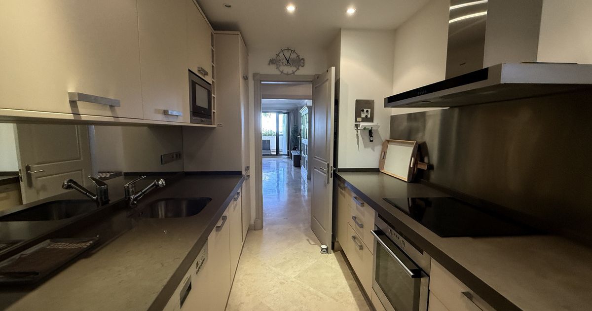 Appartement op de middelste verdieping in Casares, Casares, 6/12