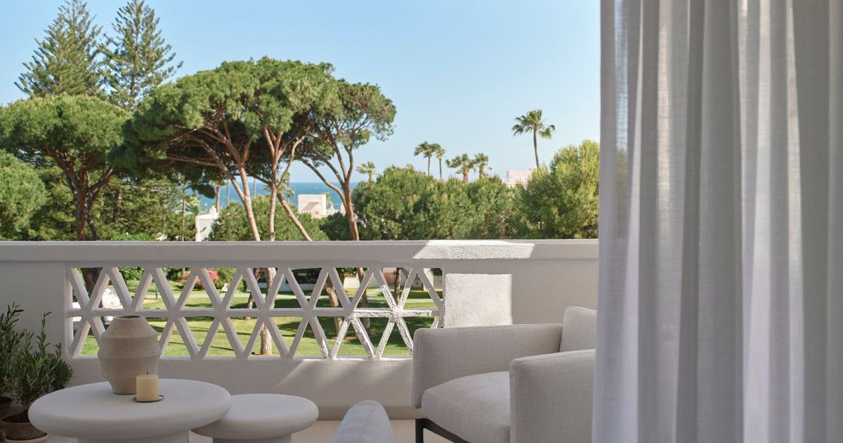 Apartament na środkowym piętrze w Puerto Banús, Puerto Banús, 1/12