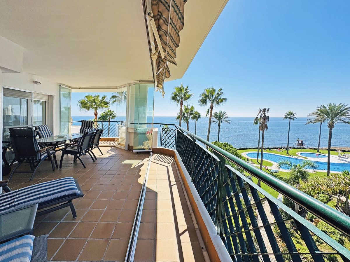 Middle Floor Apartment in Calahonda, Calahonda, 1/12