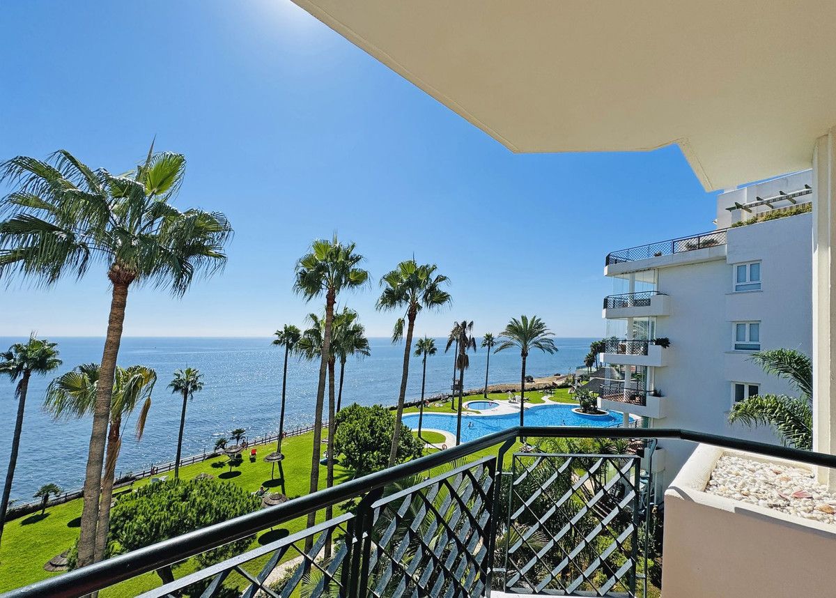 Middle Floor Apartment in Calahonda, Calahonda, 11/12