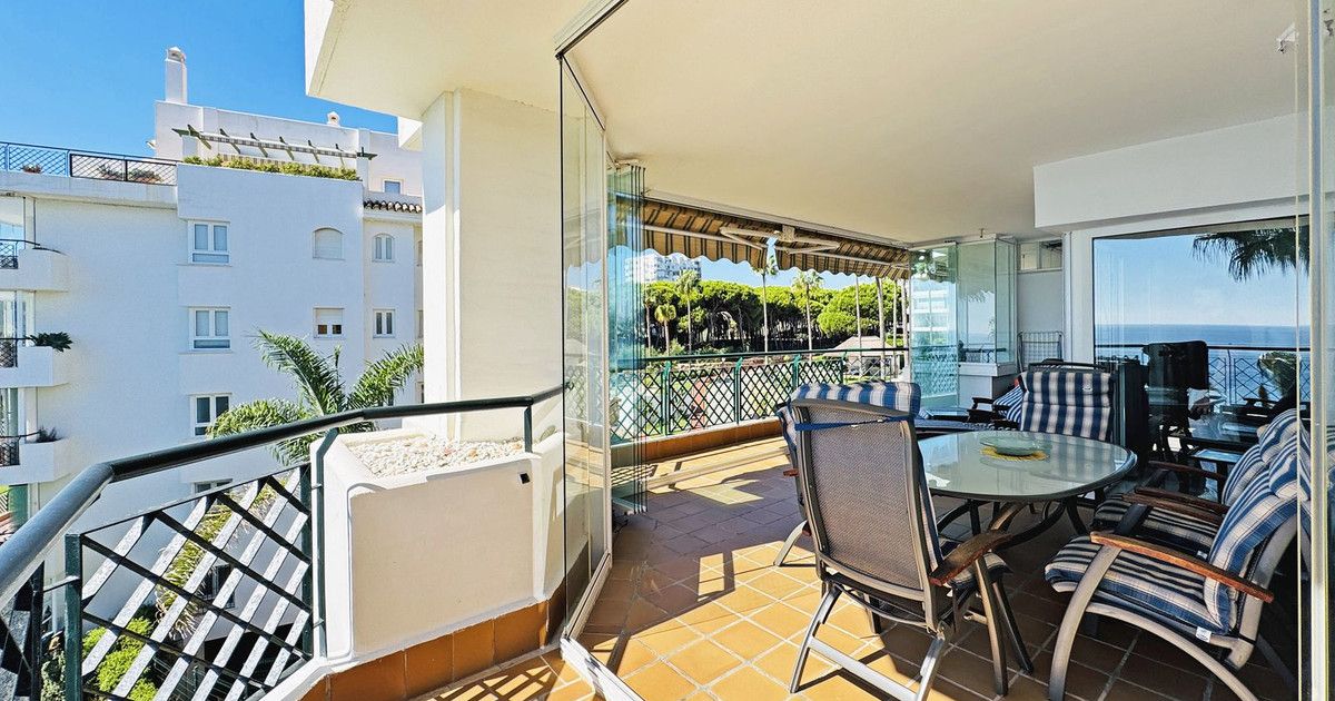 Middle Floor Apartment in Calahonda, Calahonda, 12/12
