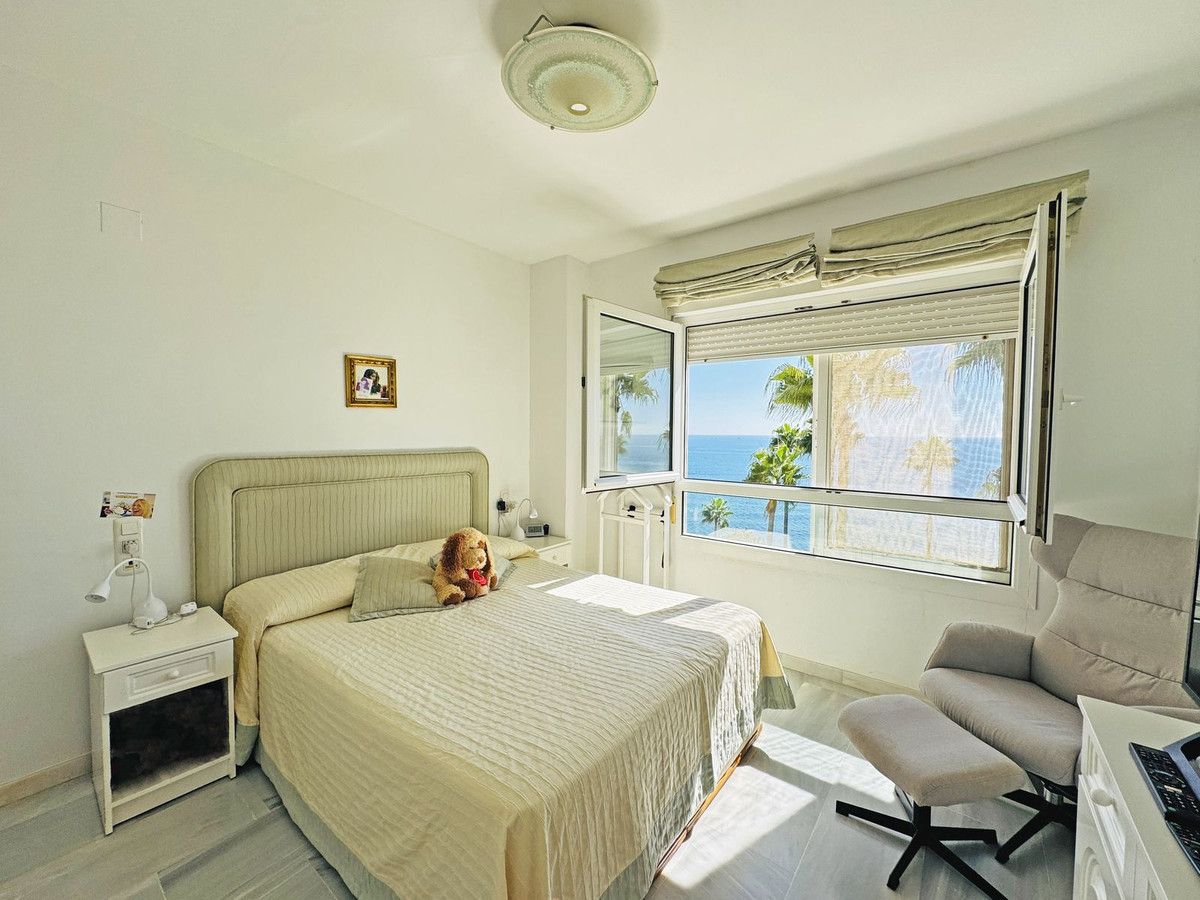 Middle Floor Apartment in Calahonda, Calahonda, 4/12