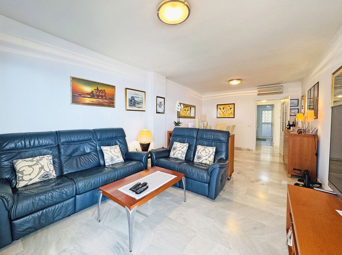 Middle Floor Apartment in Calahonda, Calahonda, 8/12