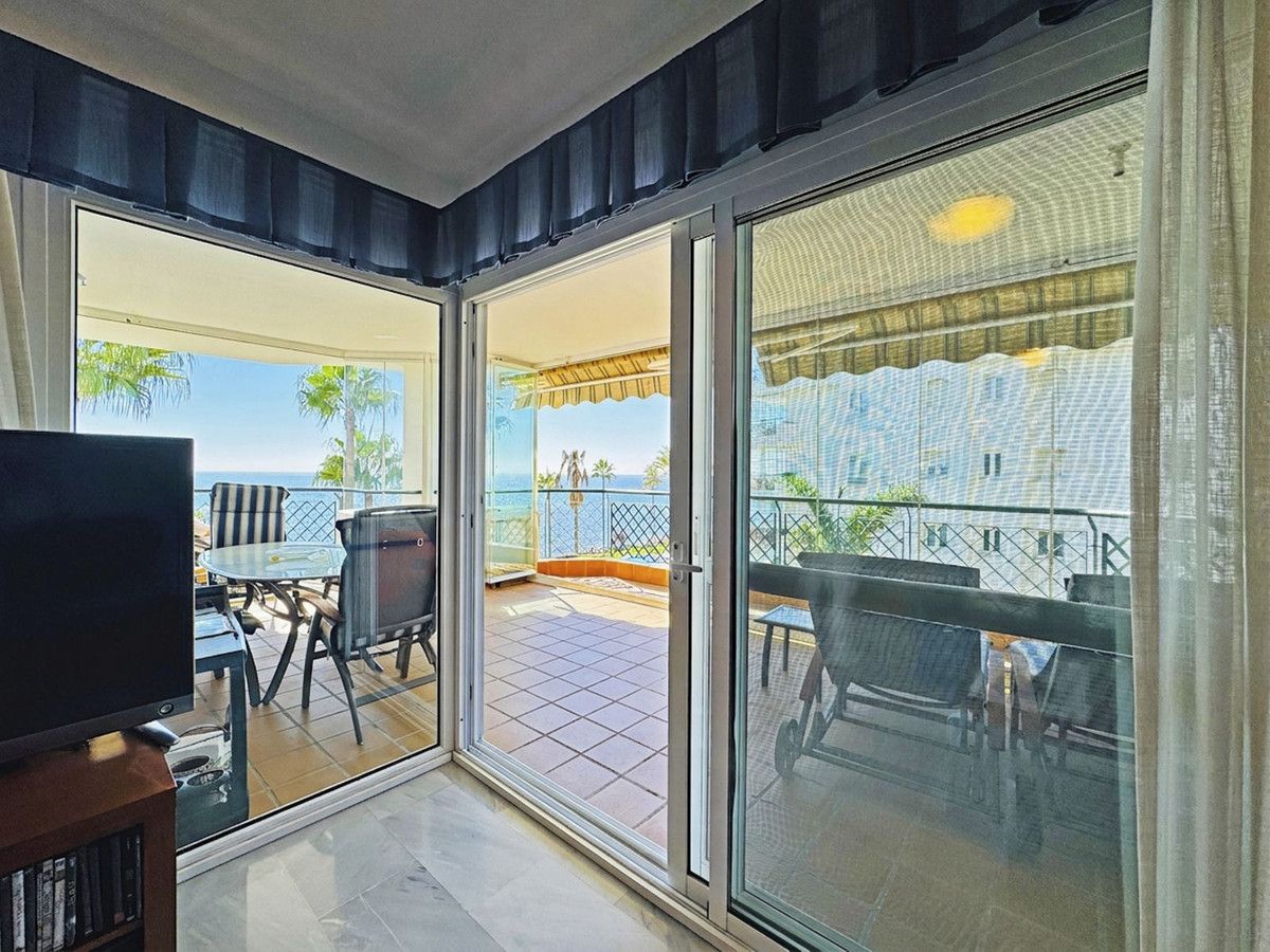 Middle Floor Apartment in Calahonda, Calahonda, 9/12