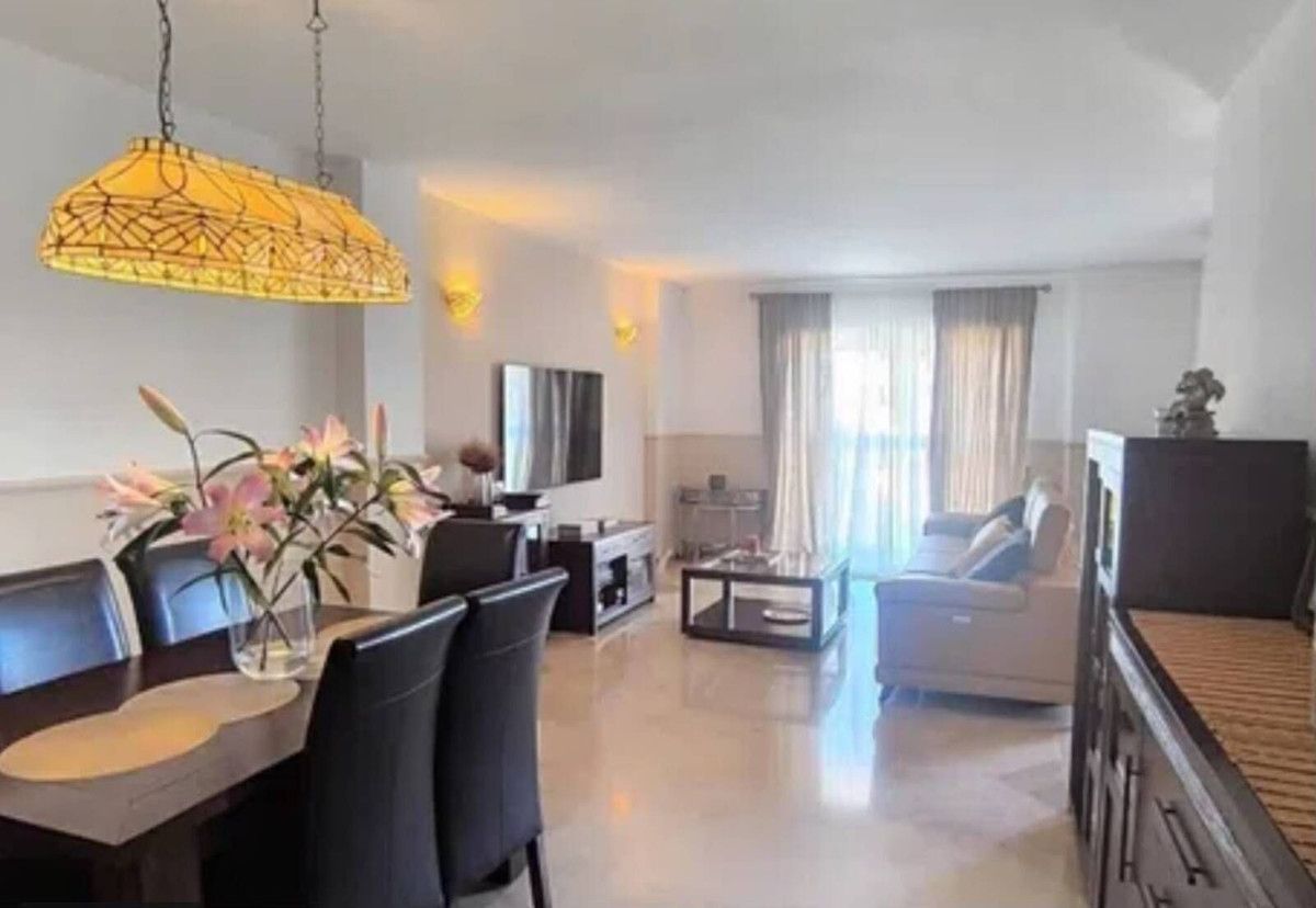 Middenverdieping appartement in Calahonda, Calahonda, 2/12