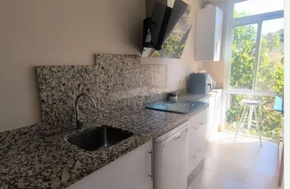Middenverdieping appartement in Calahonda, Calahonda, 11/12