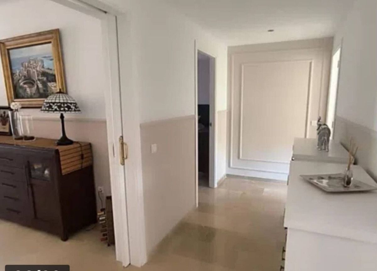 Middenverdieping appartement in Calahonda, Calahonda, 12/12