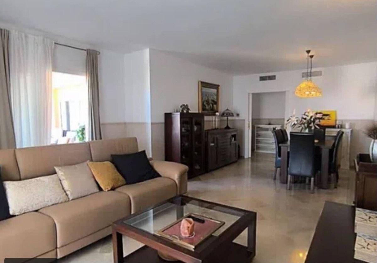 Middenverdieping appartement in Calahonda, Calahonda, 3/12