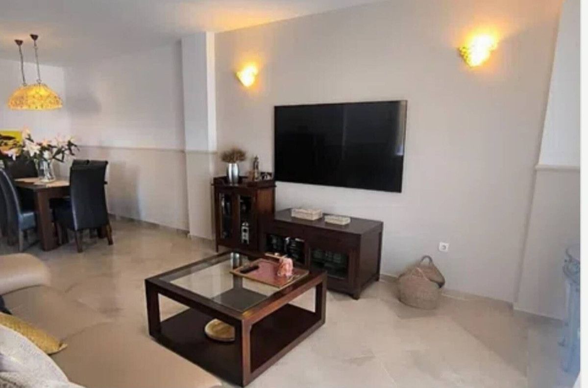 Middenverdieping appartement in Calahonda, Calahonda, 9/12