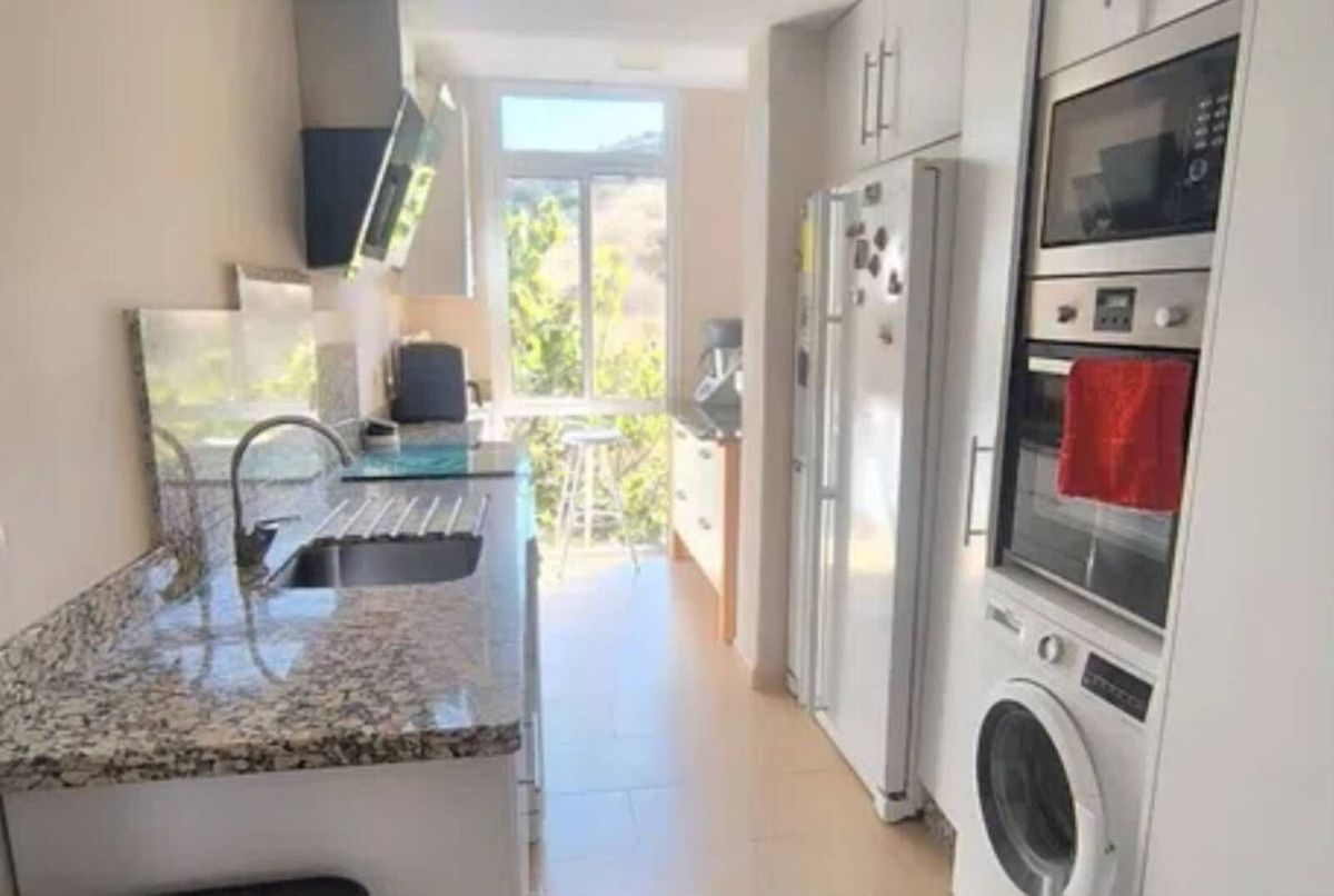 Middenverdieping appartement in Calahonda, Calahonda, 10/12