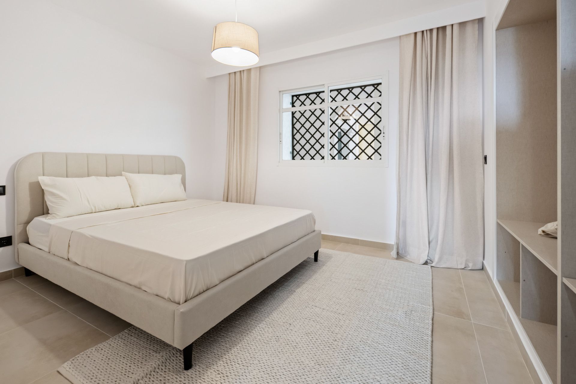 Apartment in Nueva Andalucia, Nueva Andalucia, 12/12