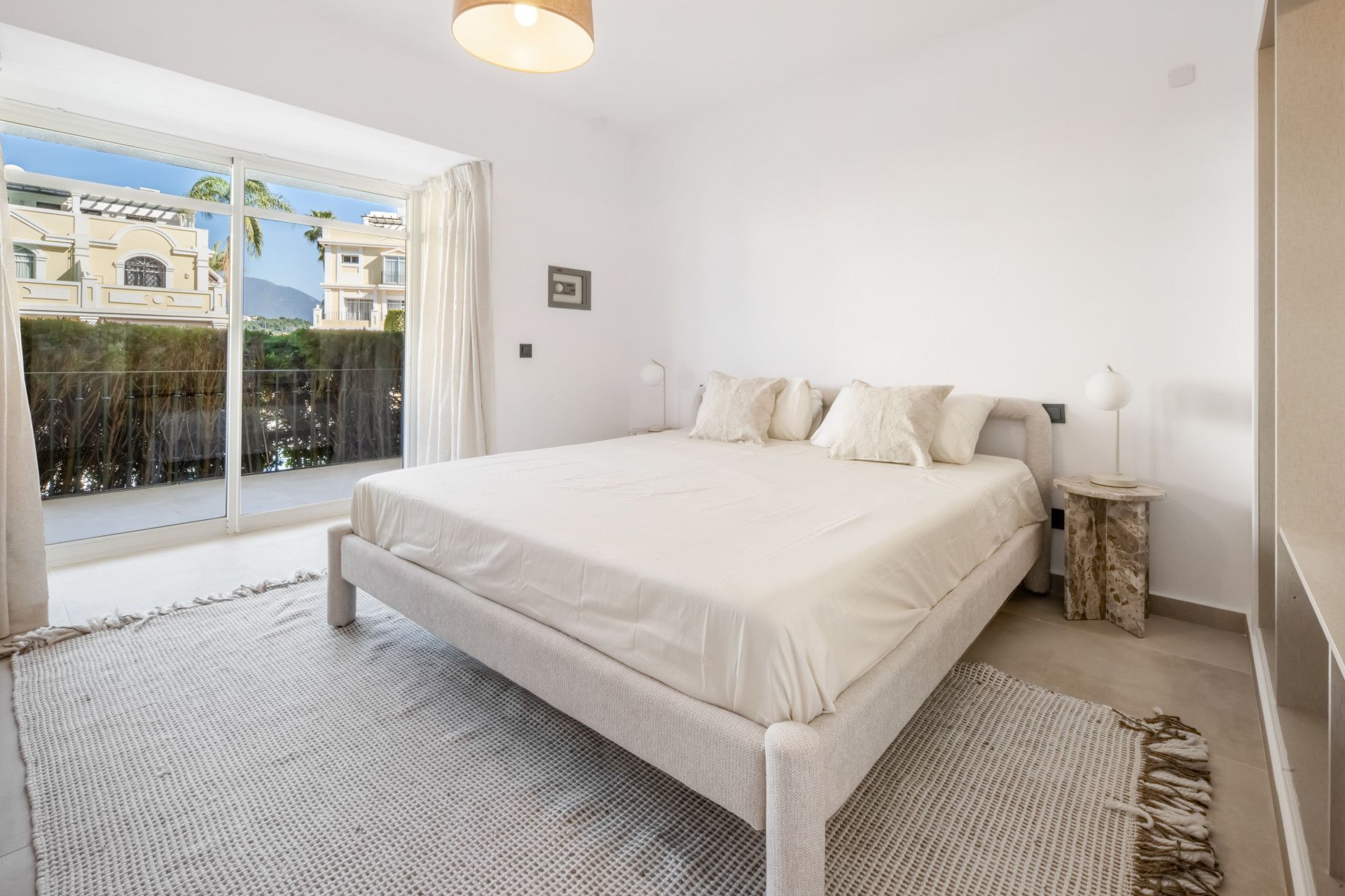 Apartment in Nueva Andalucia, Nueva Andalucia, 5/12