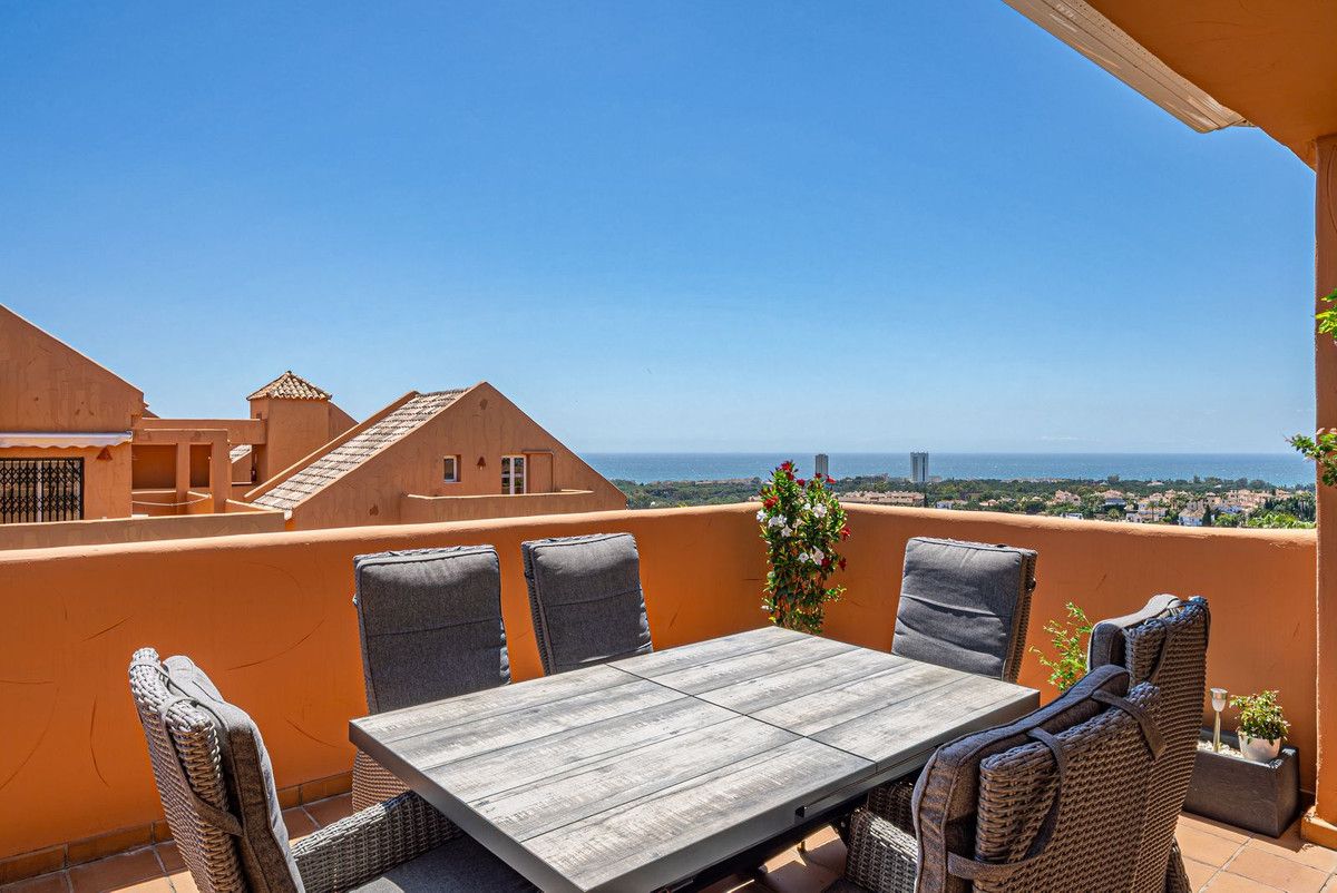 Квартира на среднем этаже в Elviria, Elviria, 1/12