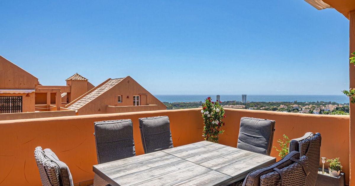 Квартира на среднем этаже в Elviria, Elviria, 1/12