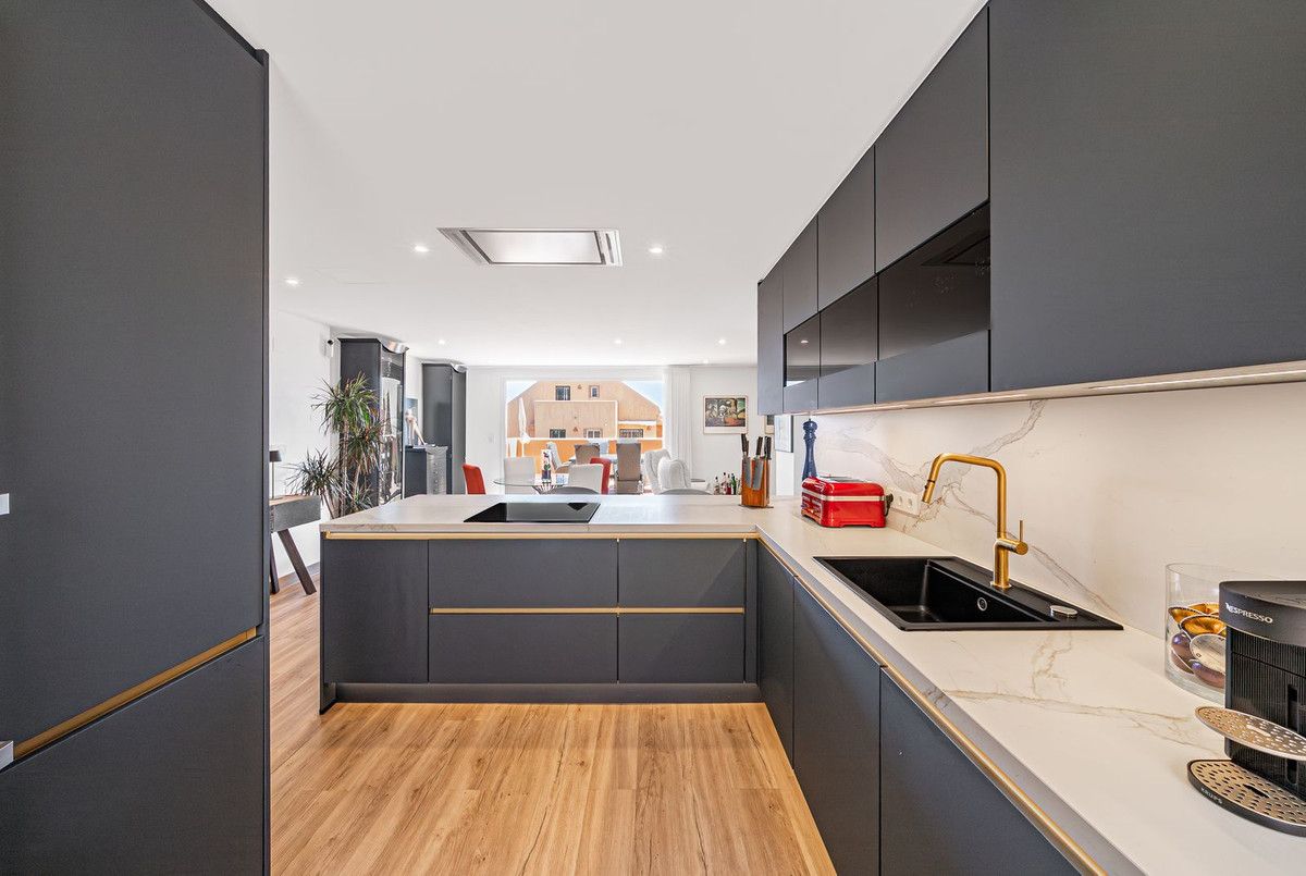 Квартира на среднем этаже в Elviria, Elviria, 2/12