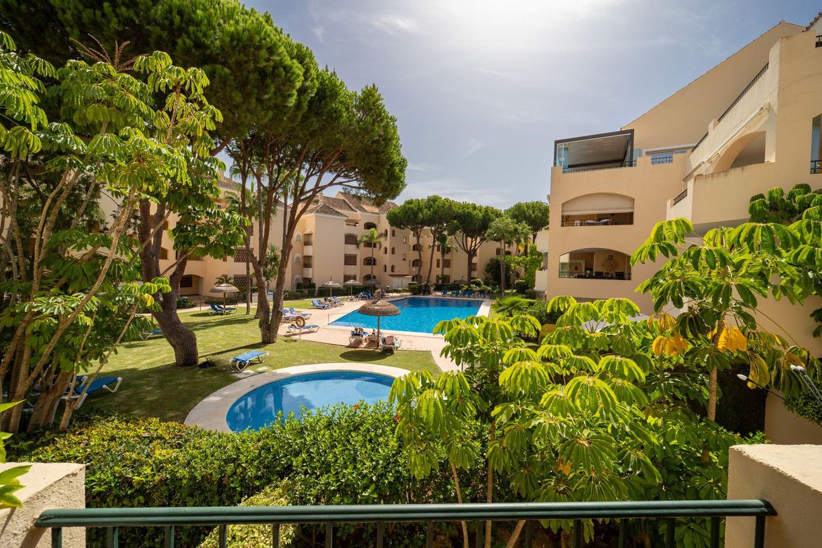 Appartement au premier étage à Elviria, Elviria, 2/12