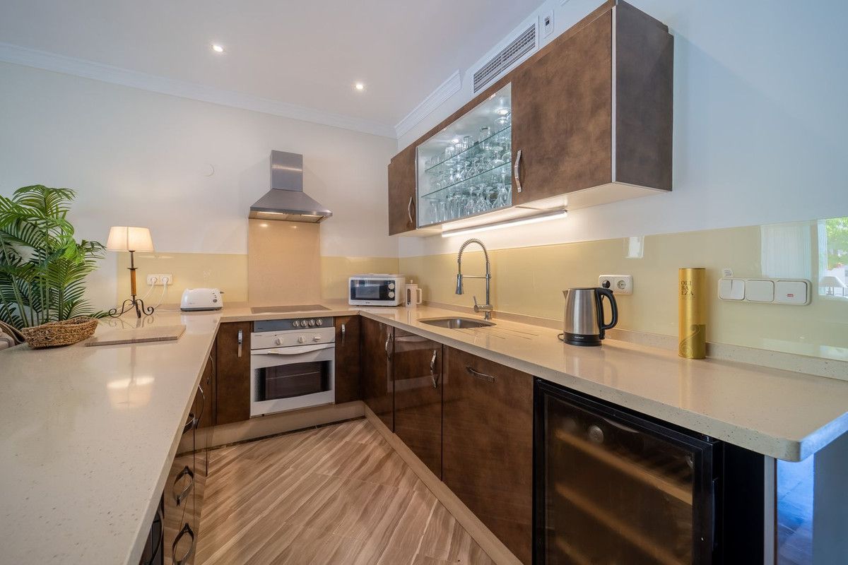 Appartement au premier étage à Elviria, Elviria, 12/12