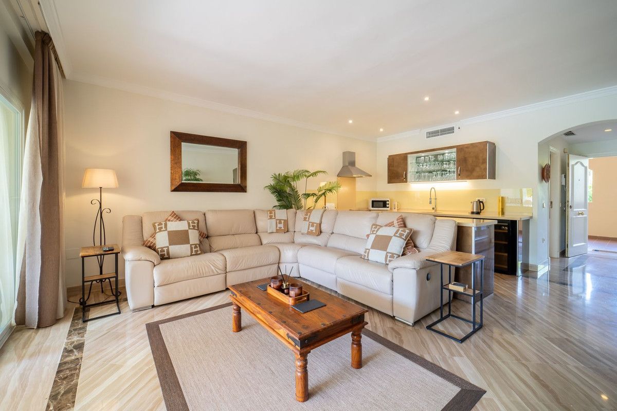Appartement au premier étage à Elviria, Elviria, 3/12
