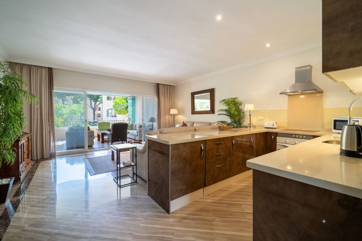 Appartement au premier étage à Elviria, Elviria, 4/12